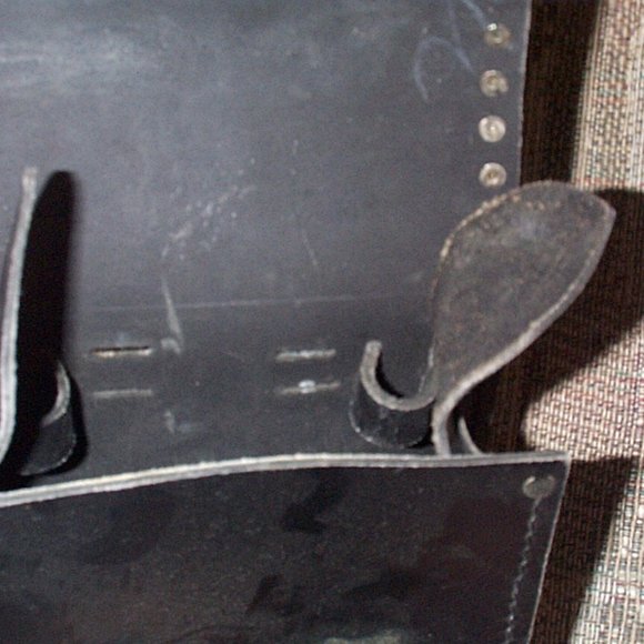 Motorcycle handlebar leather bag - Picture 4 of 4